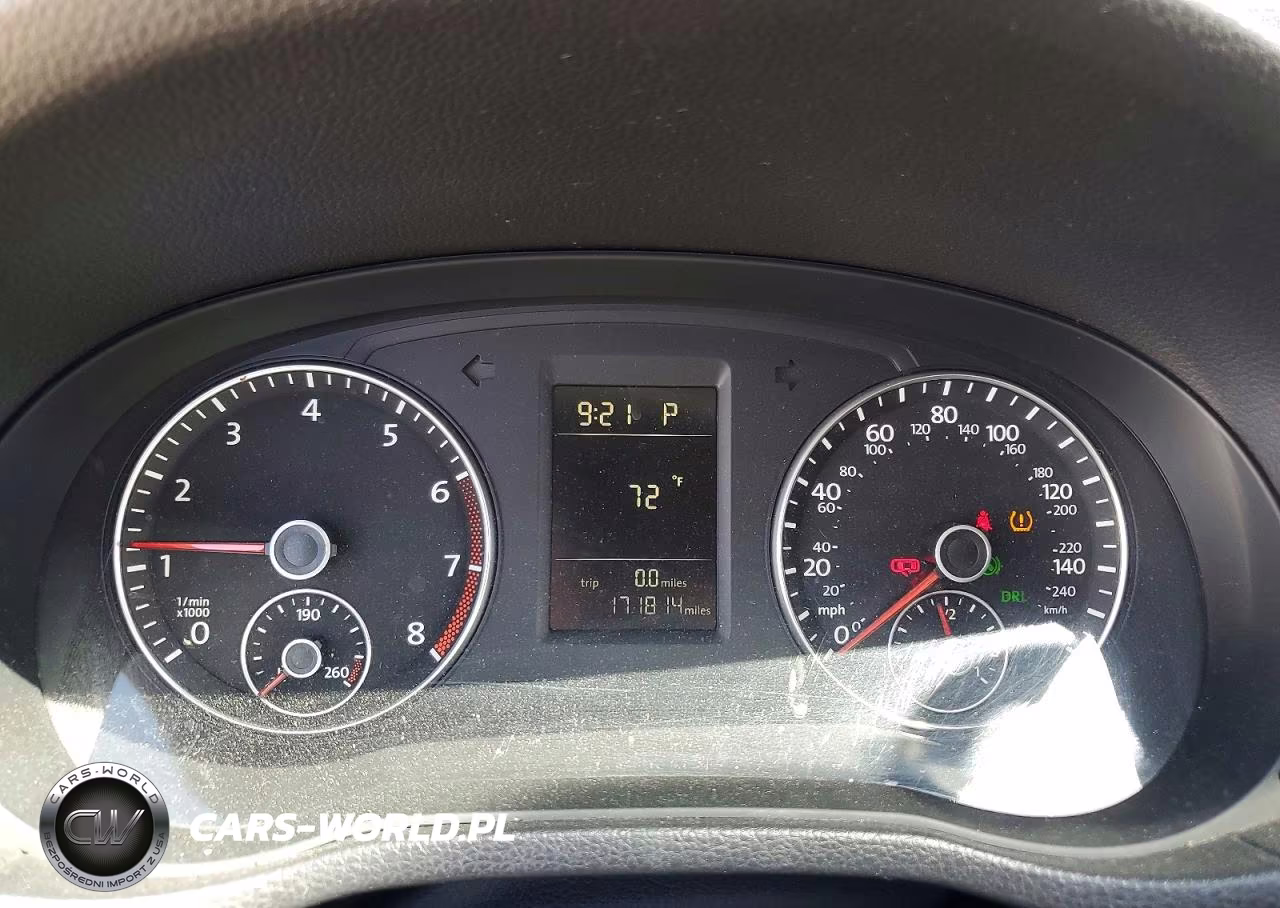 2015 Volkswagen Passat S VIN:1VWAT7A31FC075940 - 9