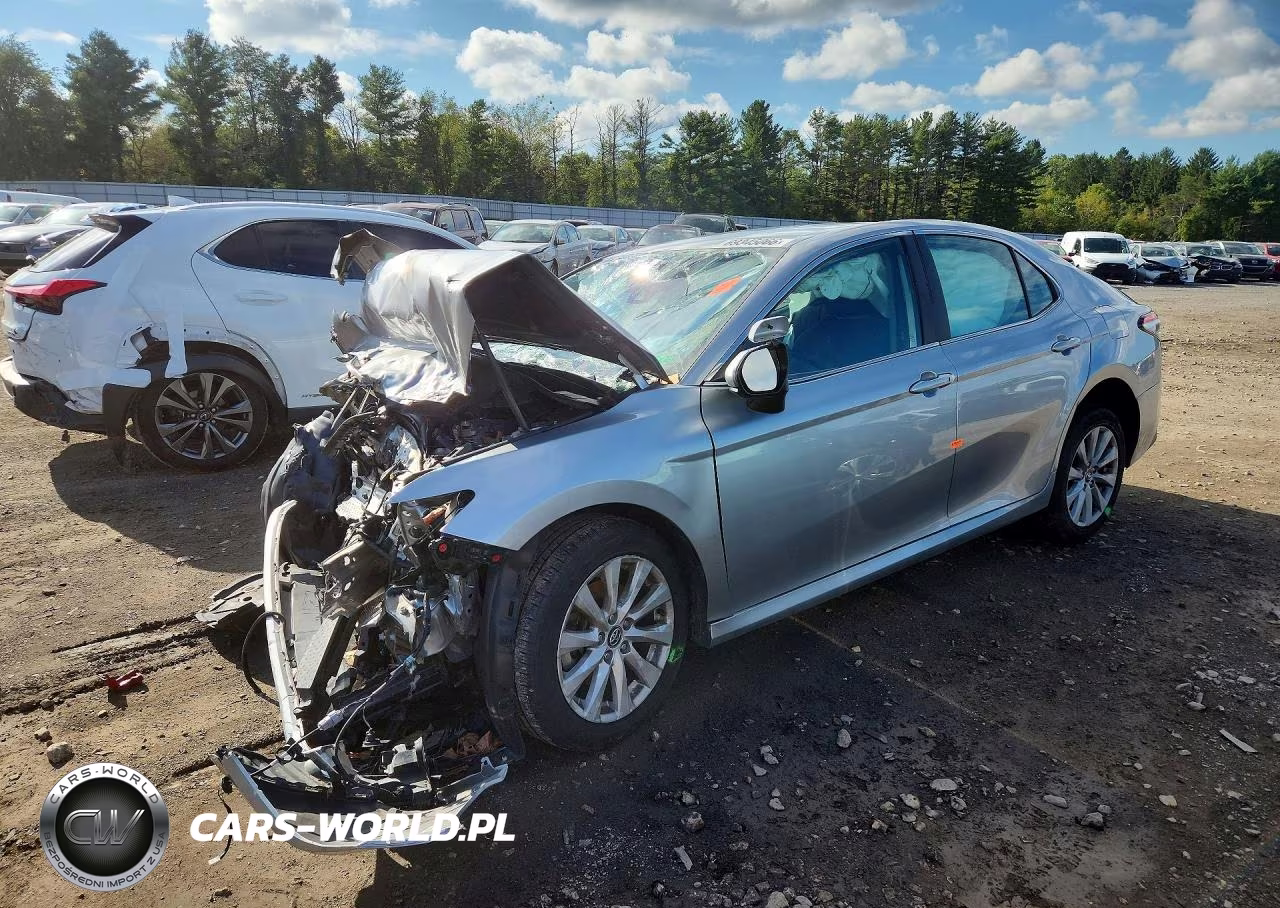 2020 Toyota Camry Le – zdjęcie 1 z 12