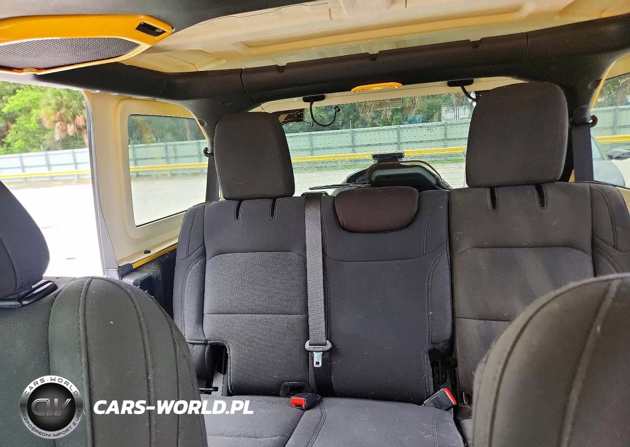 2020 Jeep Wrangler Unlimited Sahara VIN:1C4HJXEN9LW323221 - 10