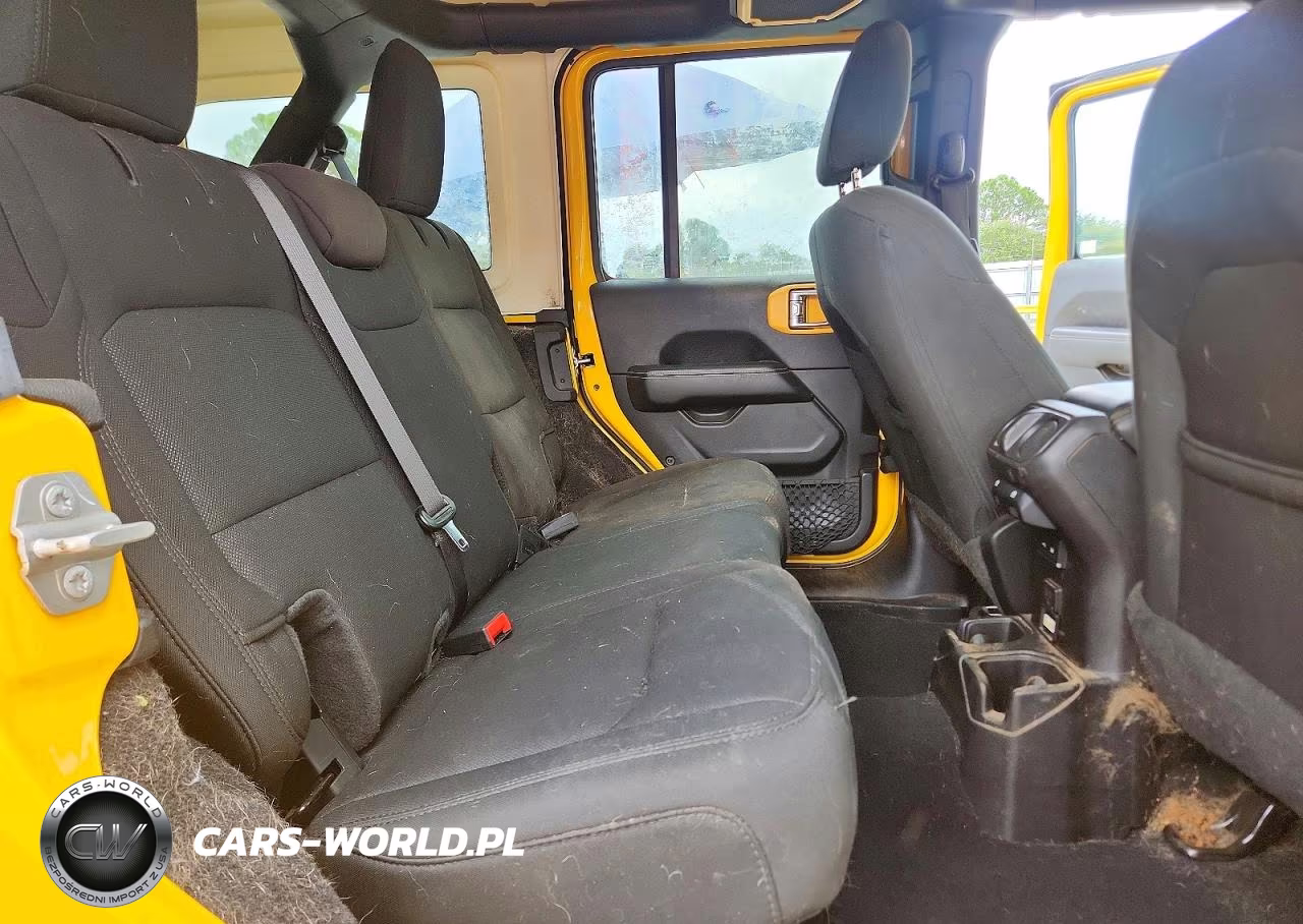 2020 Jeep Wrangler Unlimited Sahara VIN:1C4HJXEN9LW323221 - 11