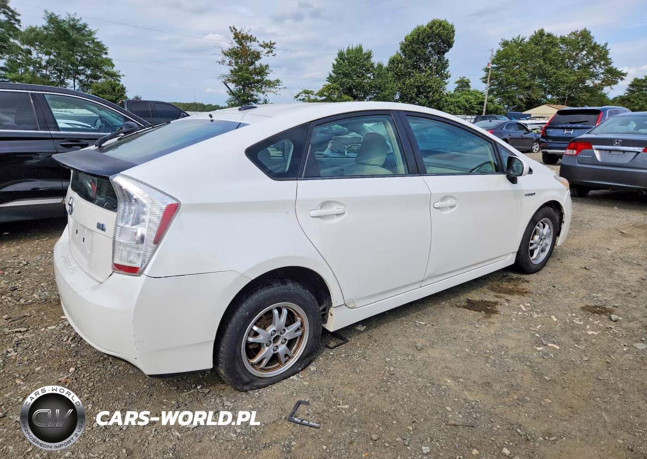 2011 Toyota Prius Two VIN:JTDKN3DU7B5343015 - 3