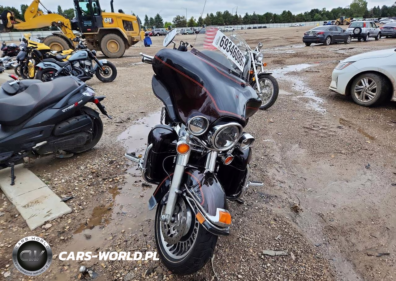 2011 Harley-Davidson Flhtcu VIN:1HD1FC415BB667613 - 2