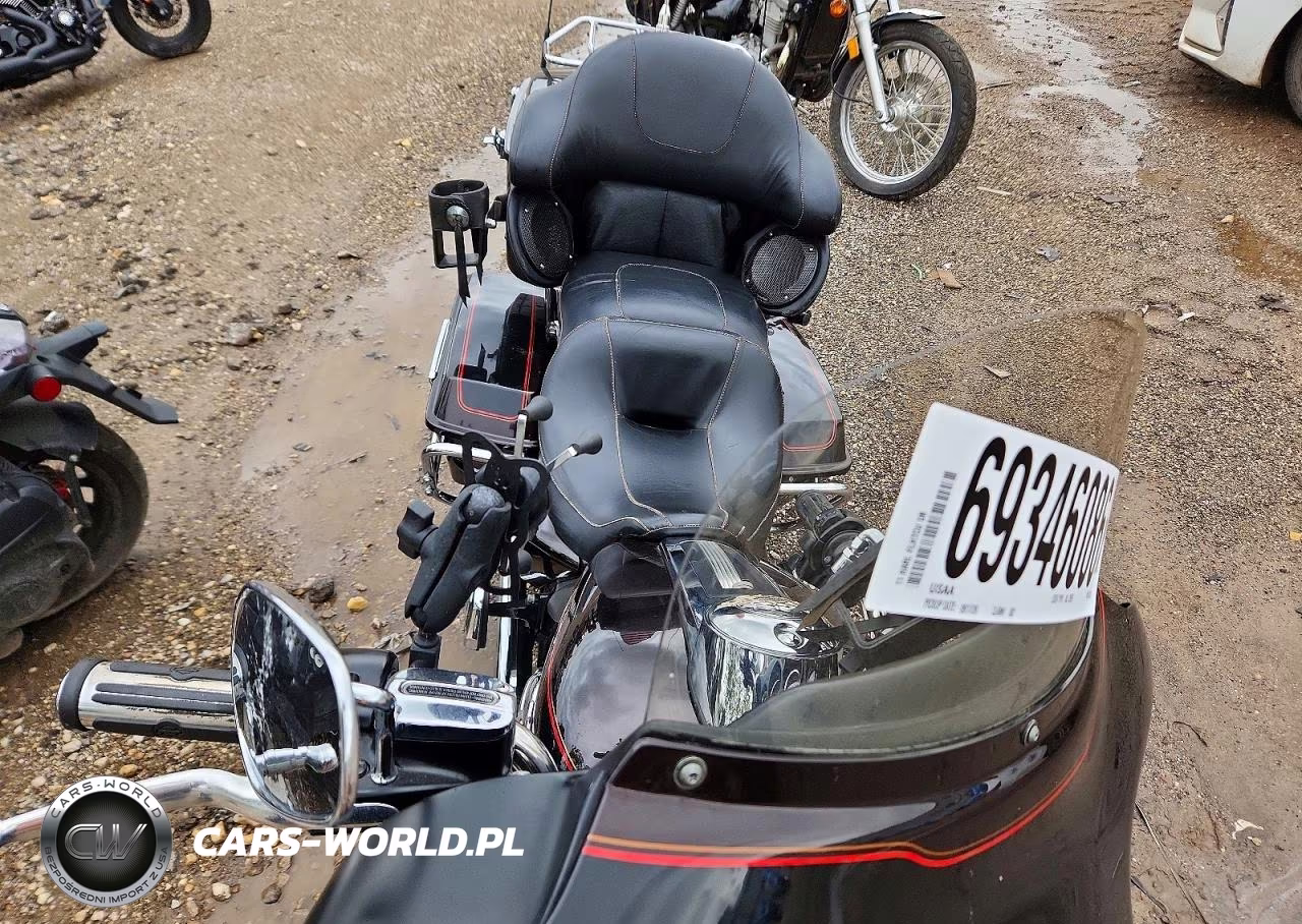 2011 Harley-Davidson Flhtcu VIN:1HD1FC415BB667613 - 5