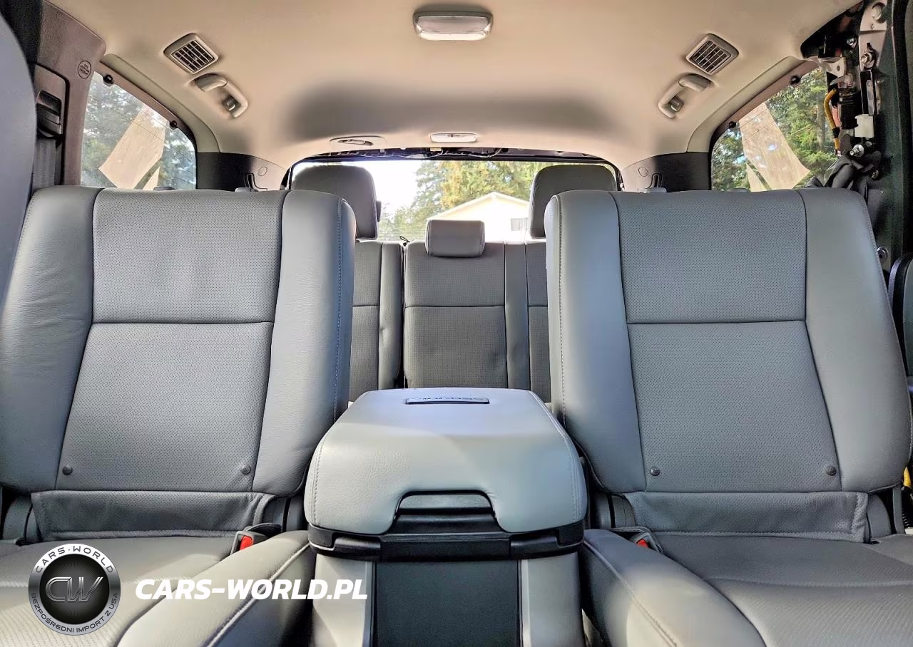 2018 Toyota Sequoia Platinum VIN:5TDDY5G19JS160432 - 10