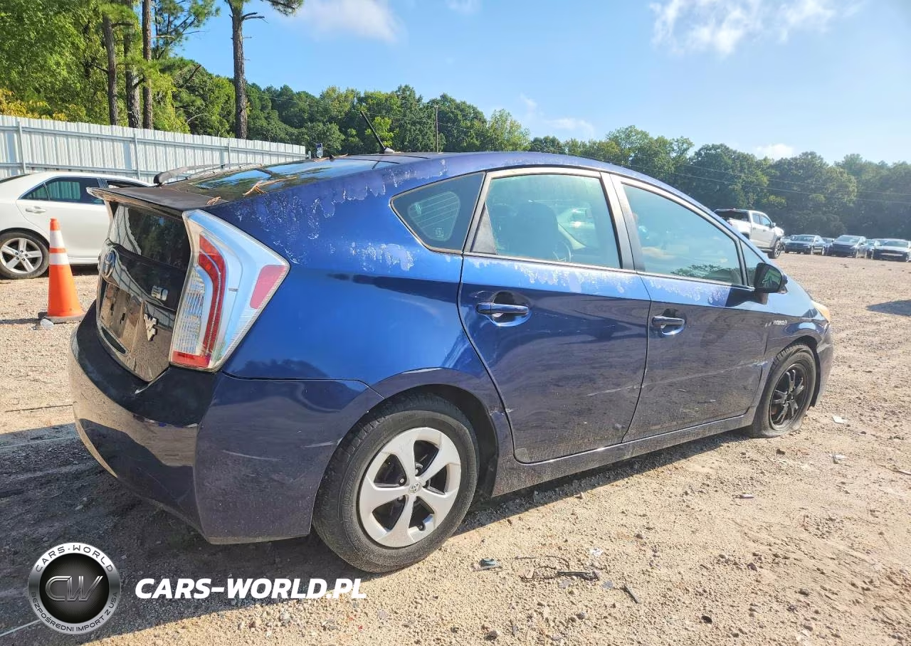 2013 Toyota Prius Two VIN:JTDKN3DU4D1731457 - 3