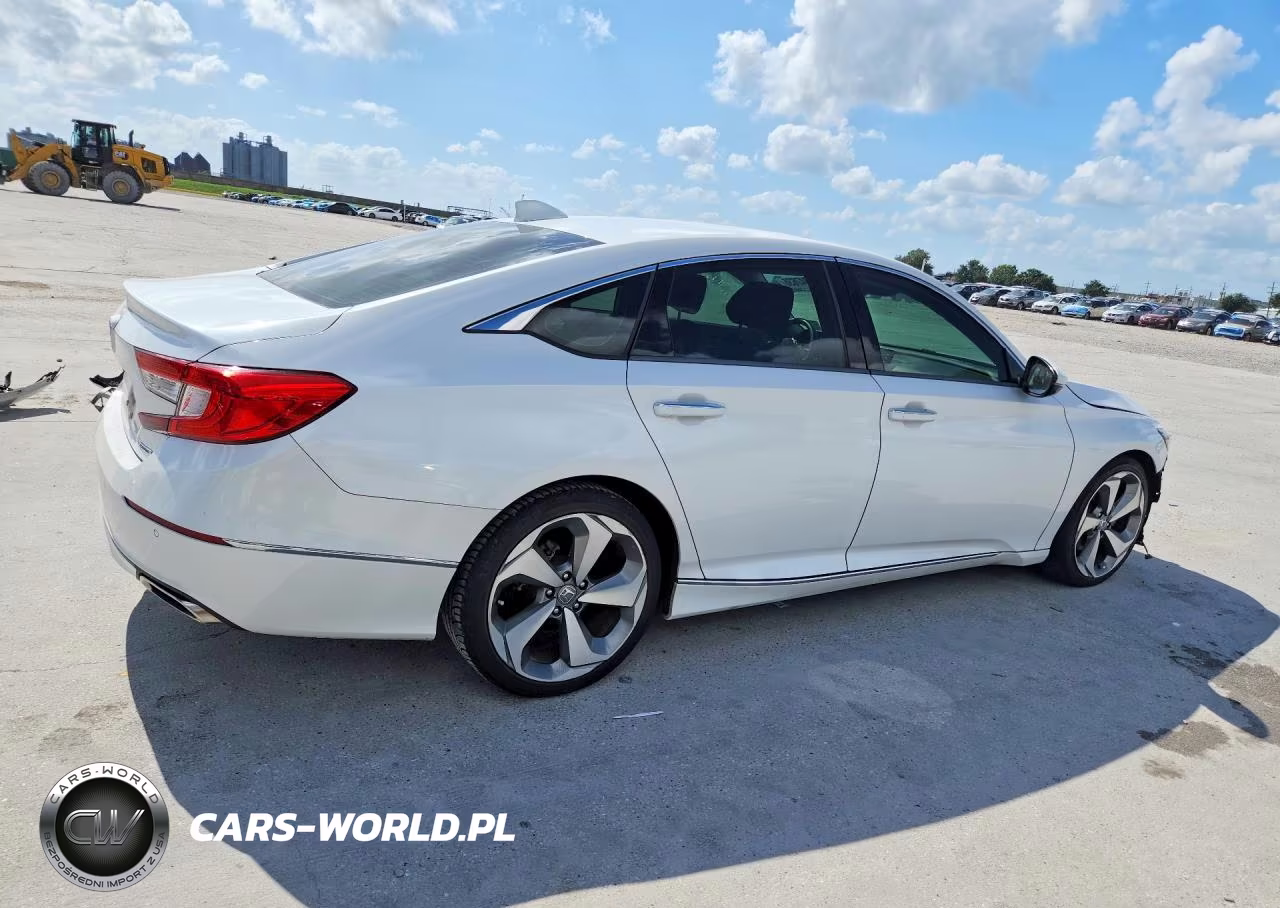 2018 Honda Accord Touring VIN:1HGCV1F93JA189413 - 3