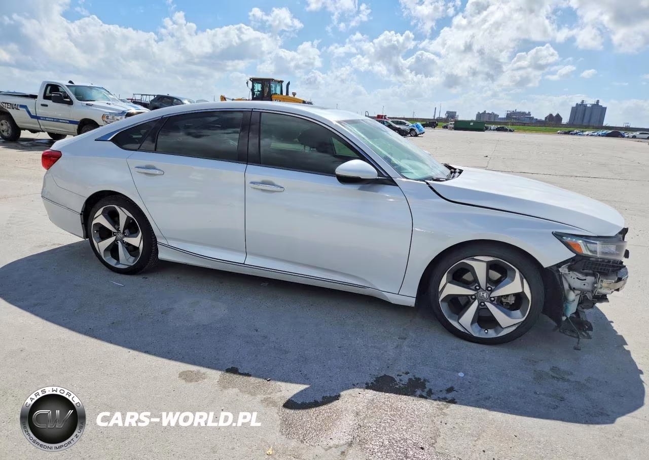 2018 Honda Accord Touring VIN:1HGCV1F93JA189413 - 4