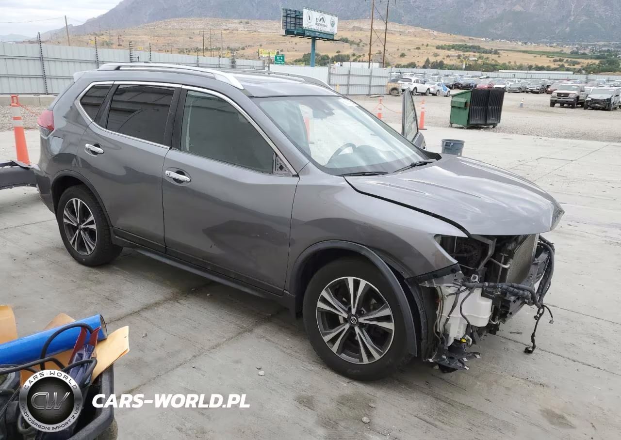 2019 Nissan Rogue S VIN:JN8AT2MV7KW402423 - 4