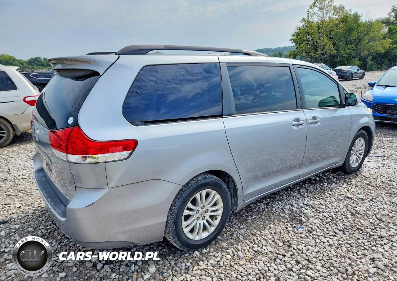 2014 Toyota Sienna Xle 8-Passenger VIN:5TDYK3DC6ES430218 - 3