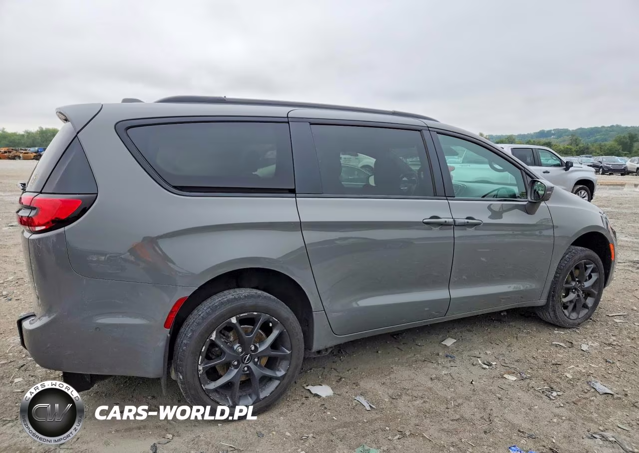 2021 Chrysler Pacifica Touring L VIN:2C4RC1BG5MR573759 - 3