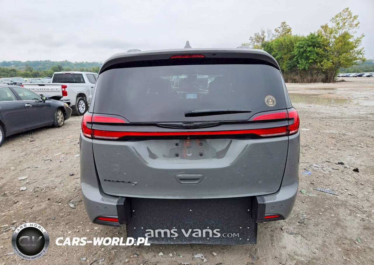 2021 Chrysler Pacifica Touring L VIN:2C4RC1BG5MR573759 - 6