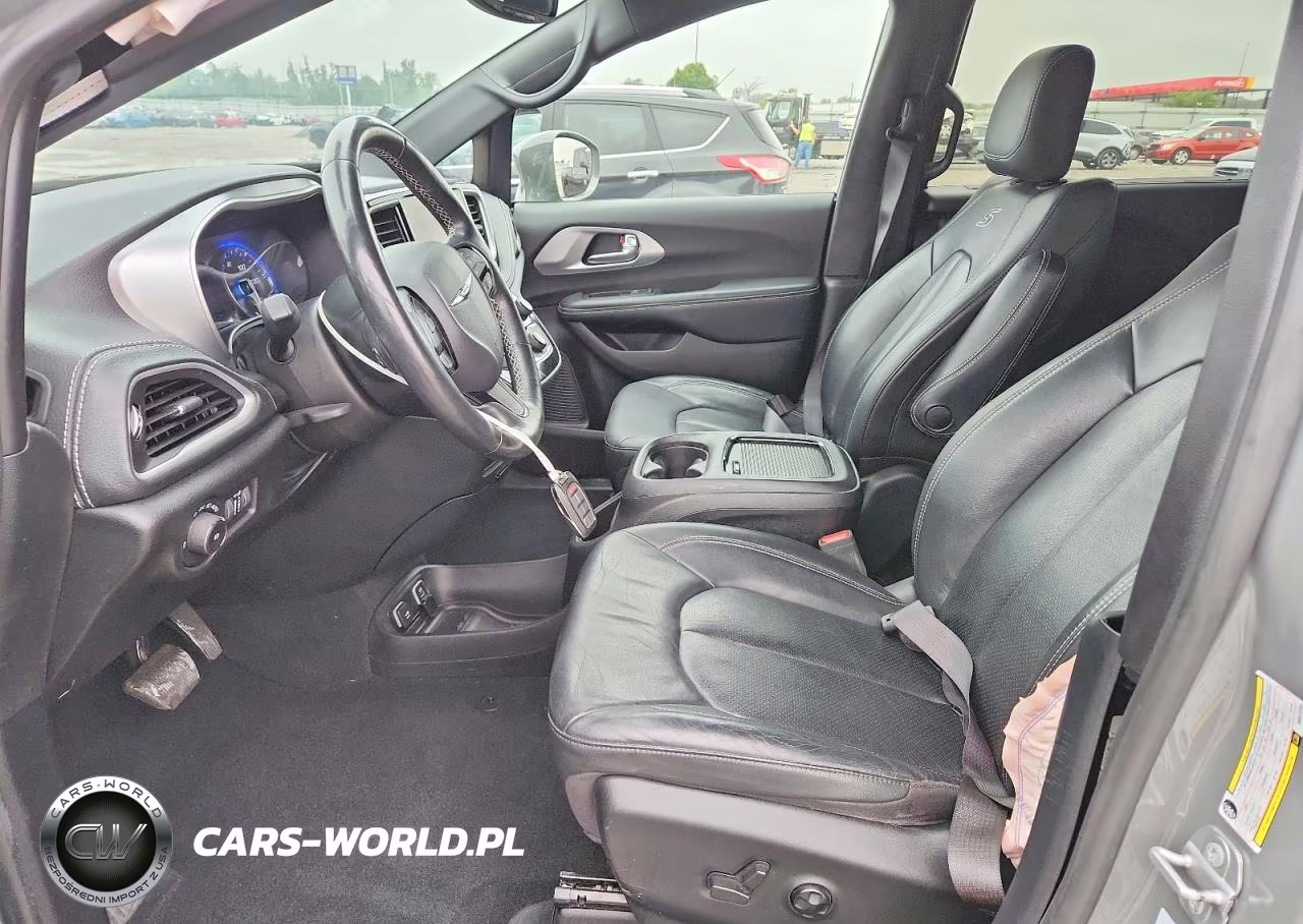 2021 Chrysler Pacifica Touring L VIN:2C4RC1BG5MR573759 - 7