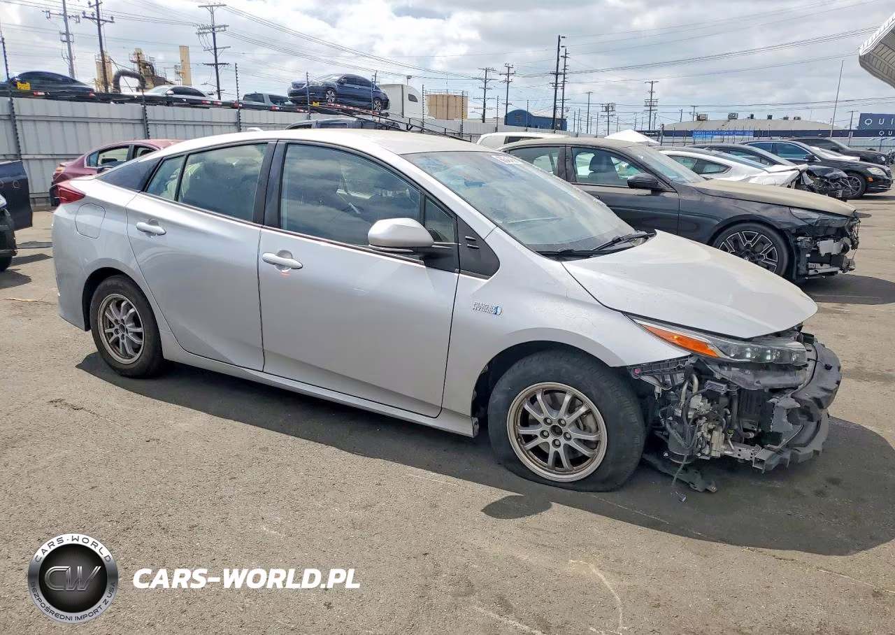 2021 Toyota Prius Prime Le VIN:JTDKAMFP5M3188634 - 4