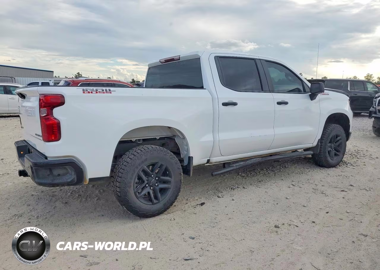 2026 Chevrolet Silverado K1500 Trail Boss Custom VIN:3GCUKCED1TG269472 - 3
