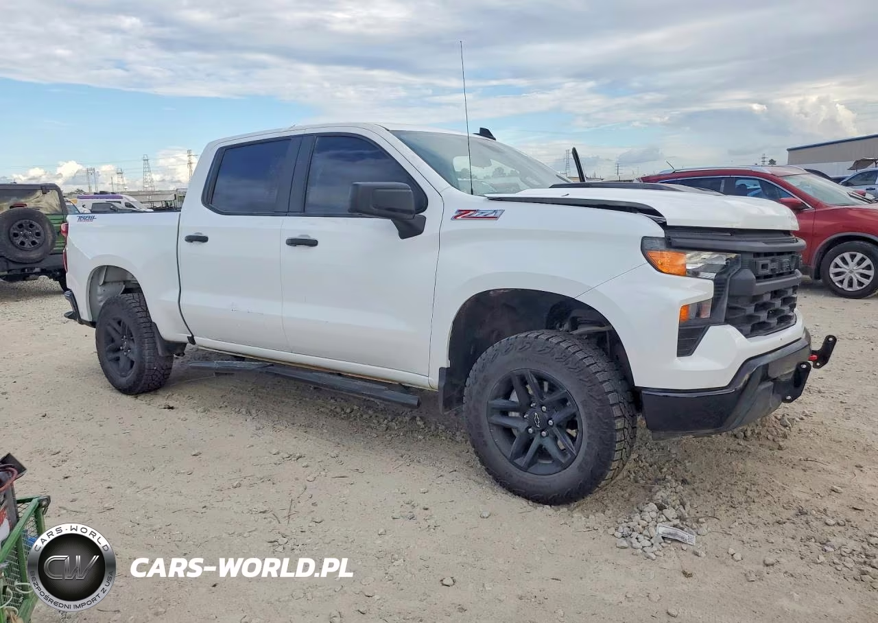 2026 Chevrolet Silverado K1500 Trail Boss Custom VIN:3GCUKCED1TG269472 - 4