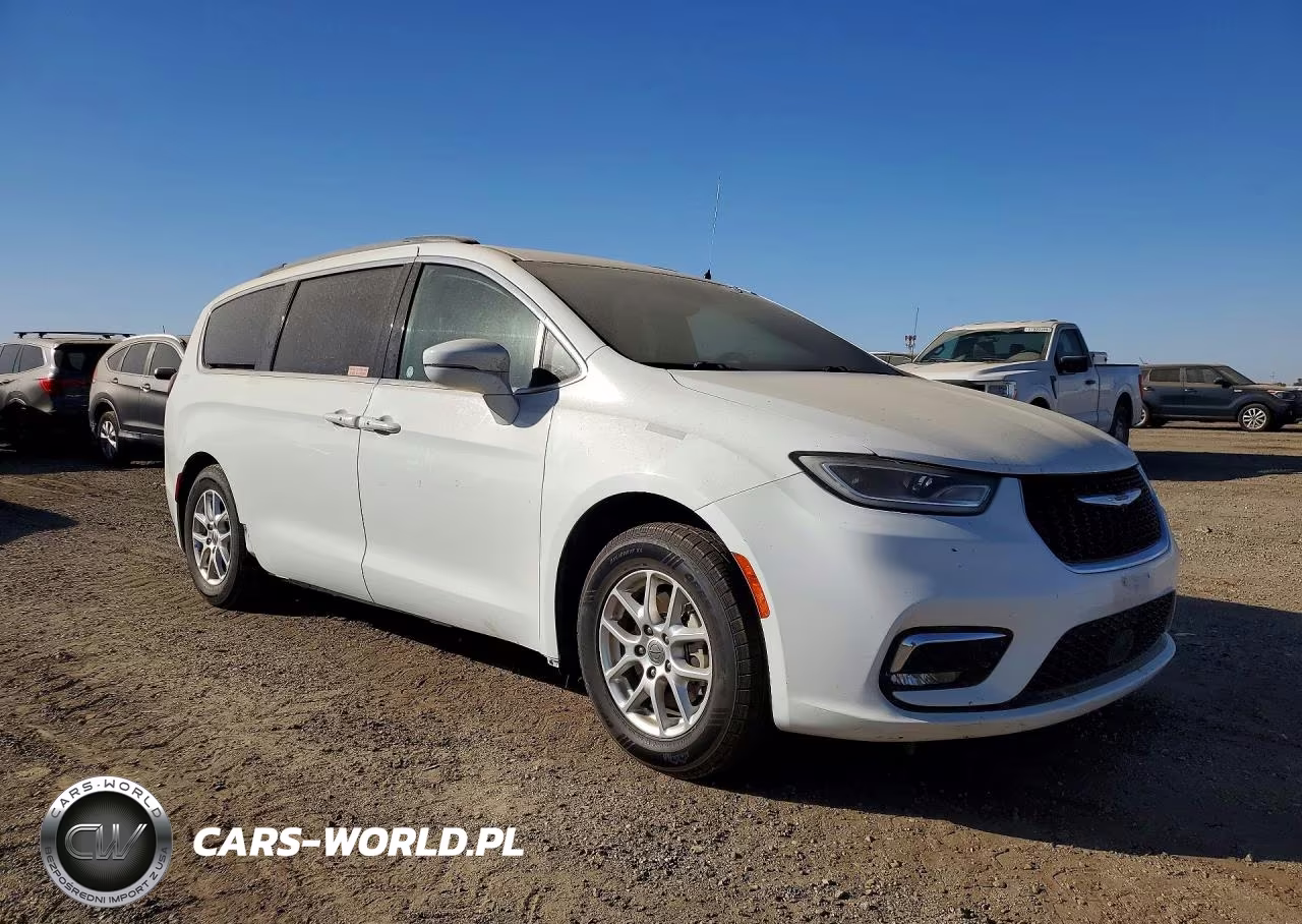 2022 Chrysler Pacifica Touring L VIN:2C4RC1BGXNR111358 - 4