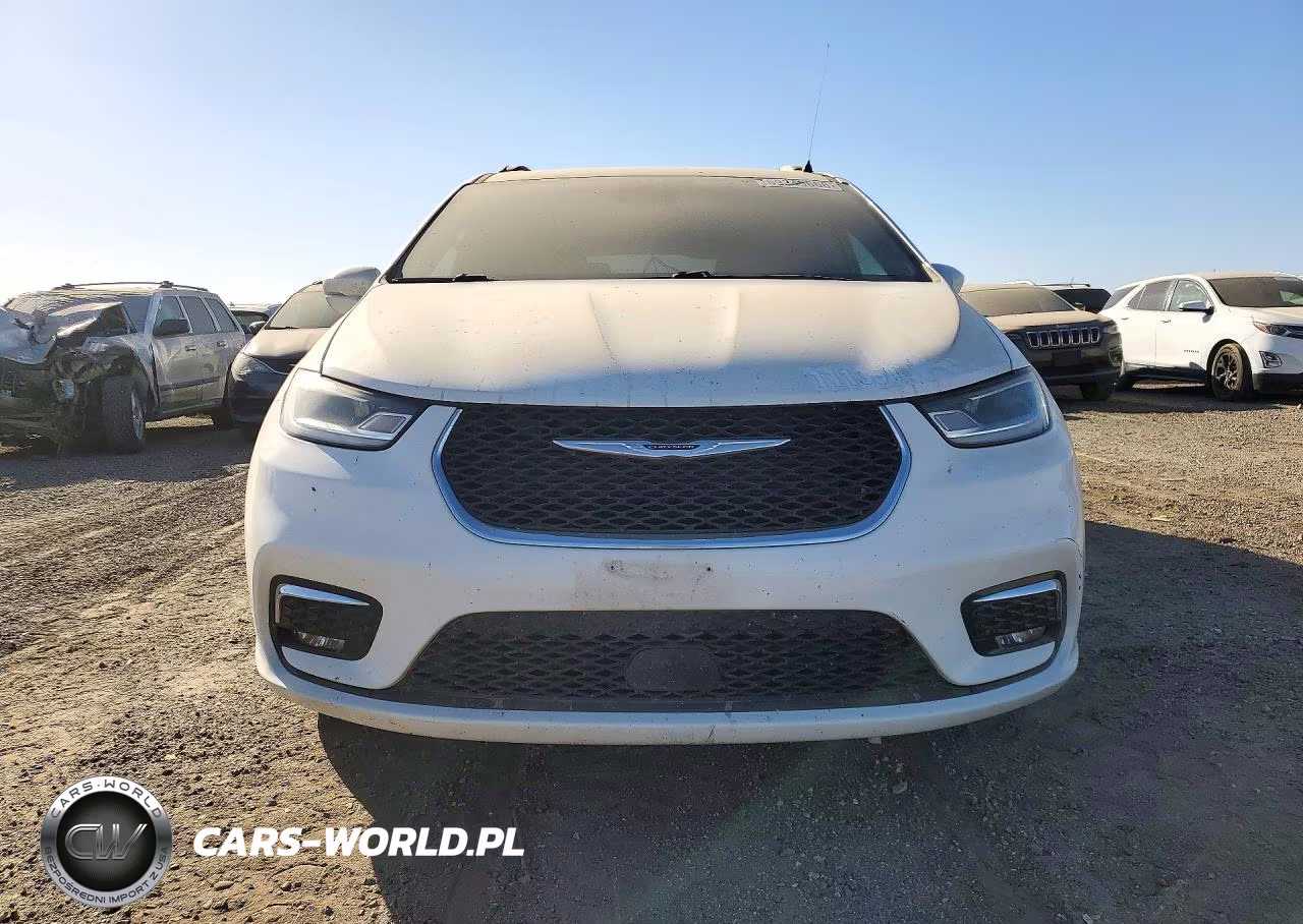 2022 Chrysler Pacifica Touring L VIN:2C4RC1BGXNR111358 - 5
