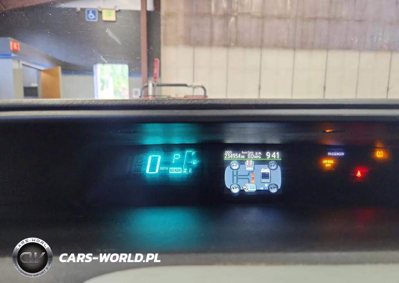 2012 Toyota Prius C Two VIN:JTDKDTB39C1521013 - 9