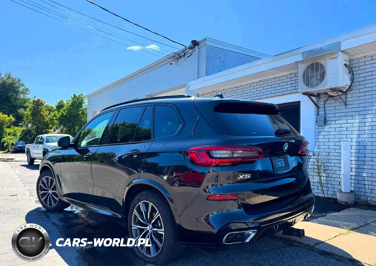 2019 BMW X5 xDrive50I VIN:5UXJU2C52KLB15262 - 3