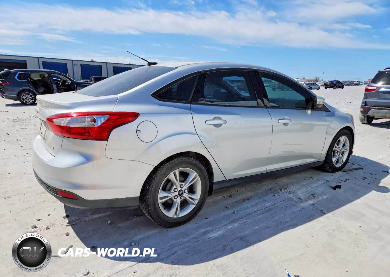 2014 Ford Focus Se VIN:1FADP3F22EL445617 - 3