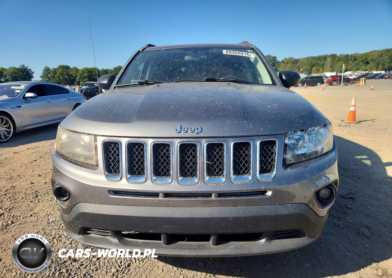 2014 Jeep Compass Sport VIN:1C4NJCBA3ED573811 - 5