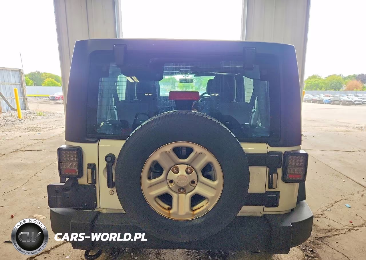 2015 Jeep Wrangler Unlimited Sport VIN:1C4BJWKG7FL643102 - 6