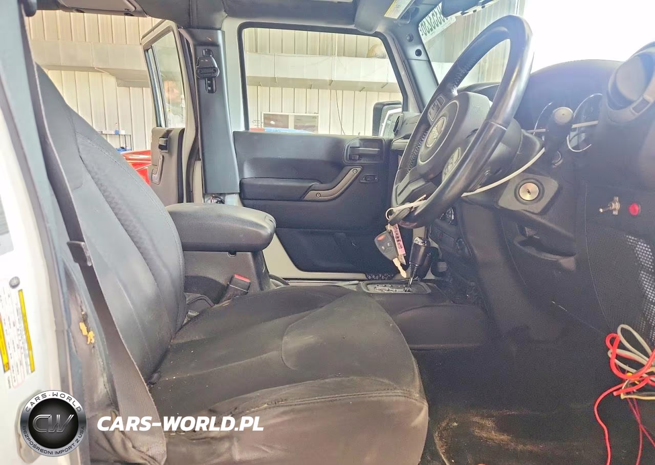 2015 Jeep Wrangler Unlimited Sport VIN:1C4BJWKG7FL643102 - 7