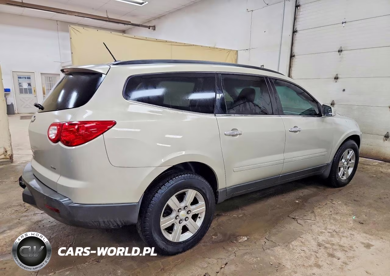 2011 Chevrolet Traverse Lt VIN:1GNKVGED4BJ335944 - 3