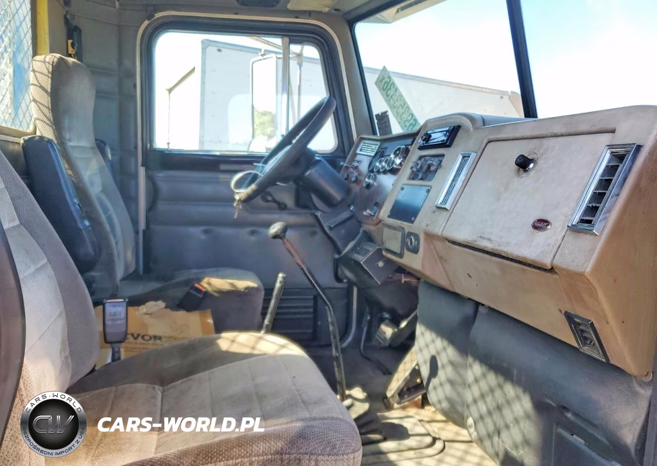 2001 Peterbilt 330 - Flat Bed Truck VIN:2NPNHD6X41M569747 - 11