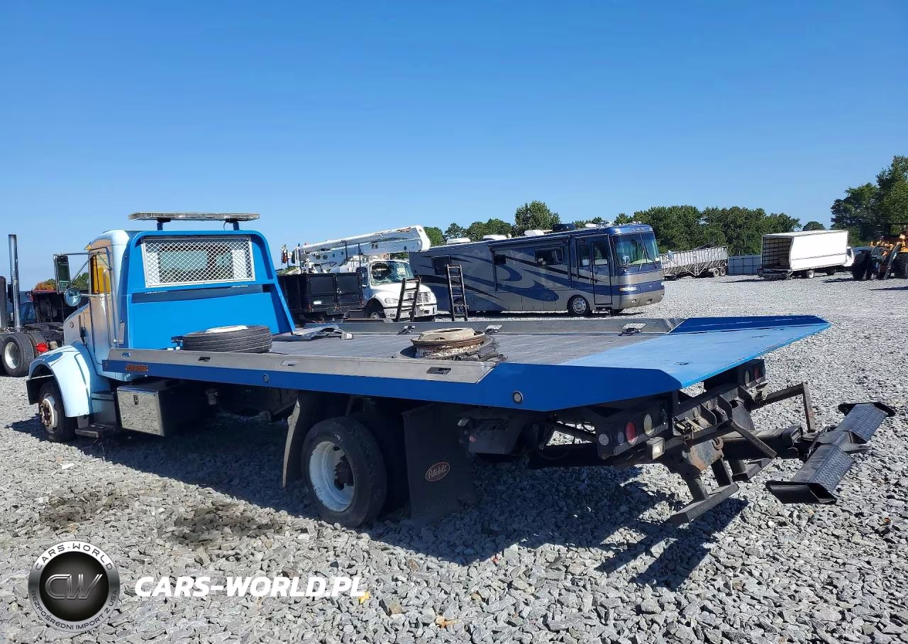 2001 Peterbilt 330 - Flat Bed Truck VIN:2NPNHD6X41M569747 - 2