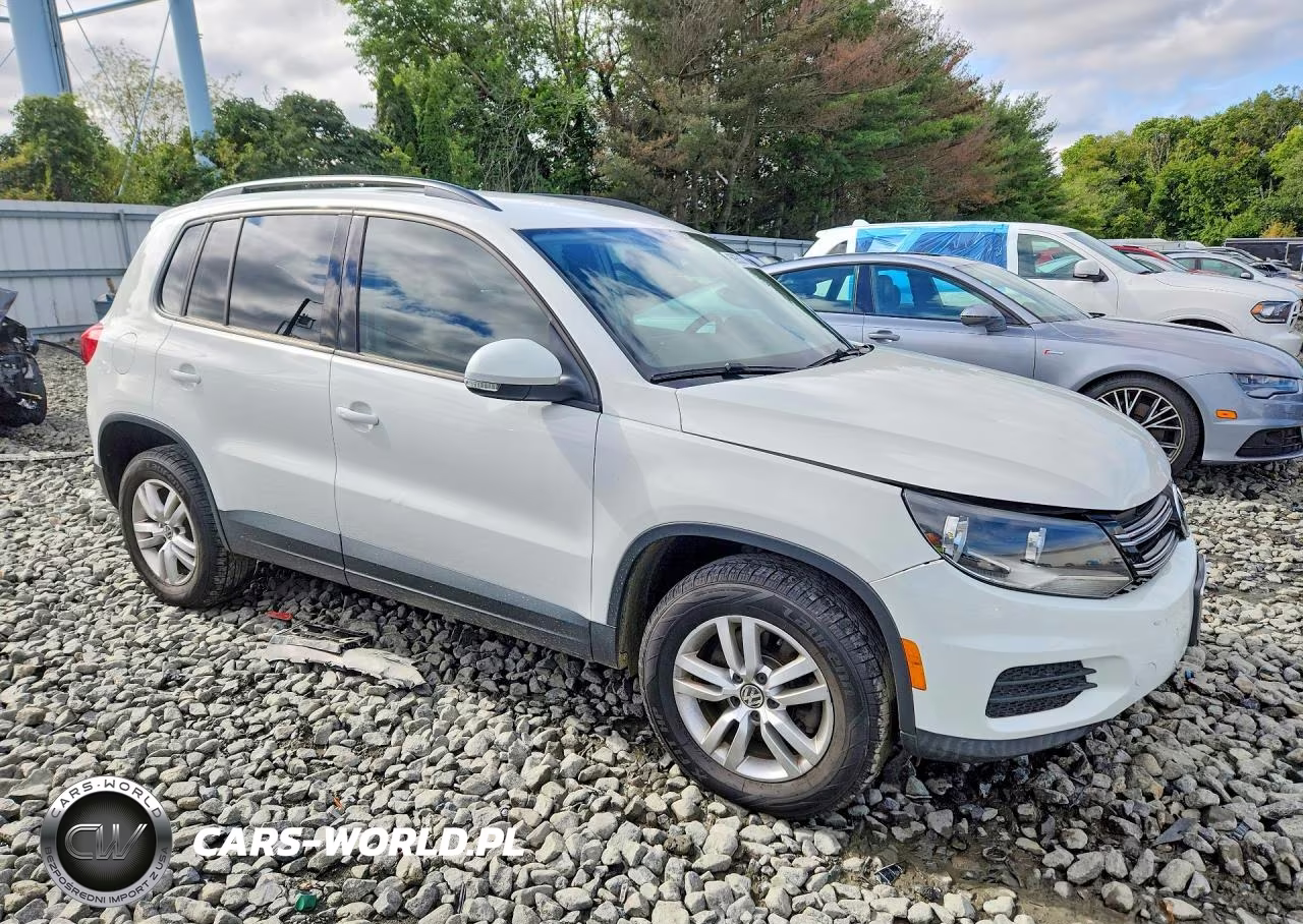 2016 Volkswagen Tiguan S VIN:WVGBV7AX0GK000461 - 4