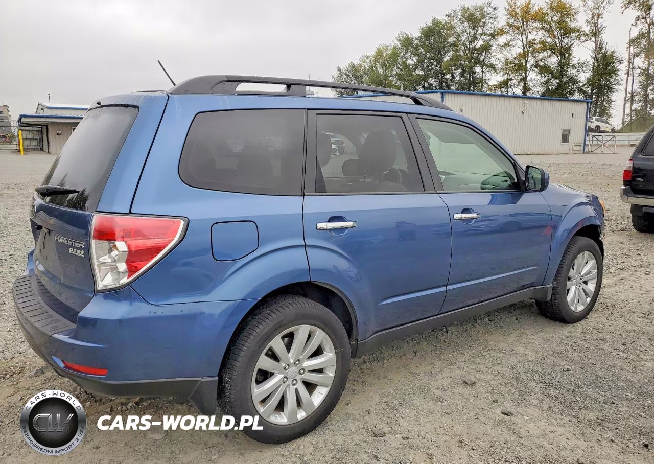 2013 Subaru Forester 2.5X Premium VIN:JF2SHADC2DH423506 - 3