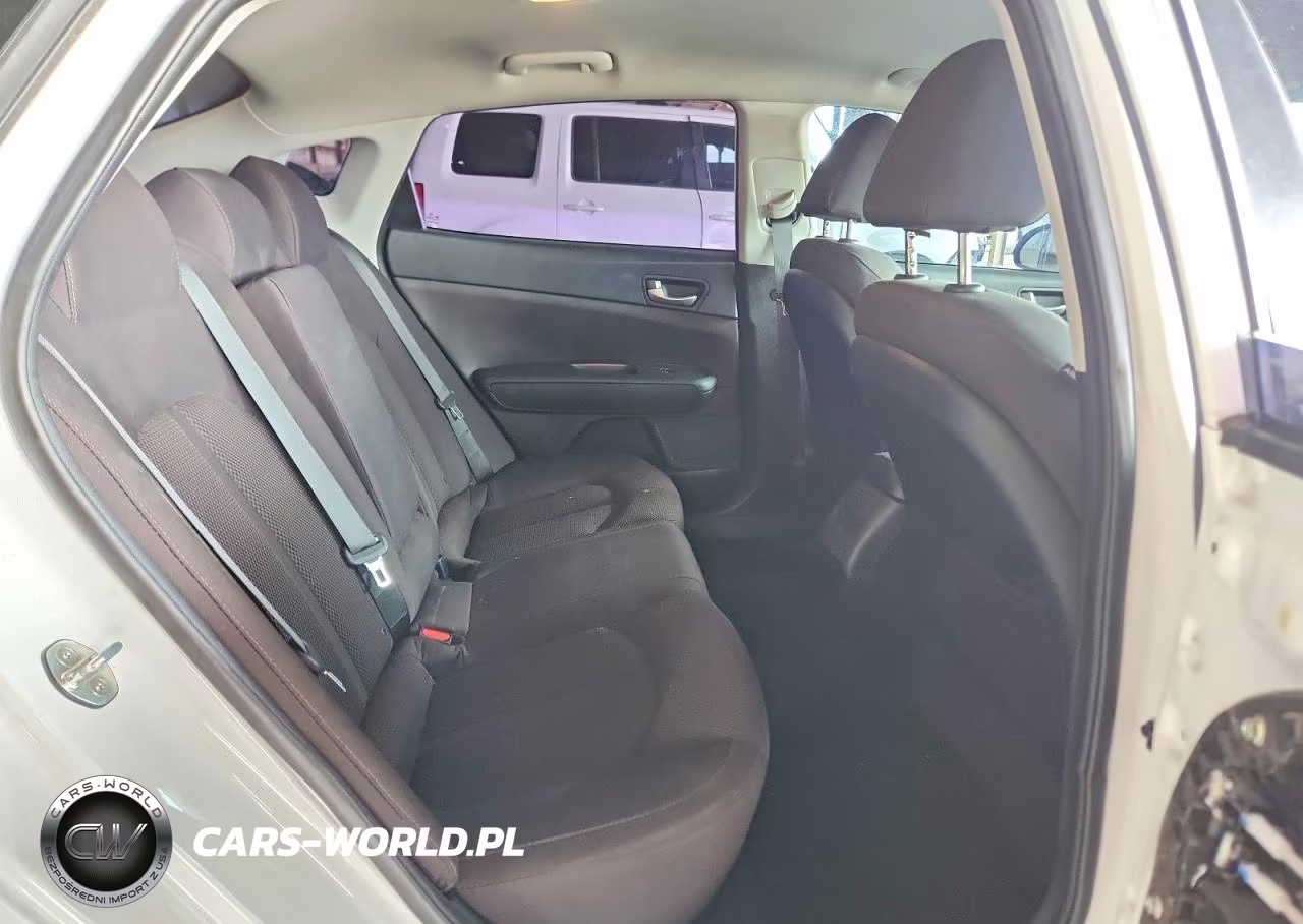 2019 Kia Optima Lx VIN:5XXGT4L32KG362657 - 10