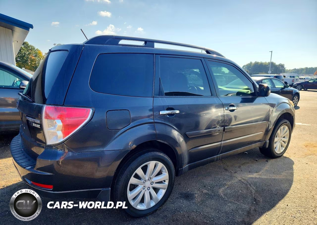 2011 Subaru Forester 2.5X Premium VIN:JF2SHADC1BH719727 - 3