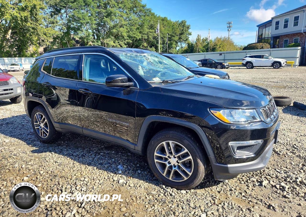 2017 Jeep Compass Latitude VIN:3C4NJDBBXHT609118 - 4