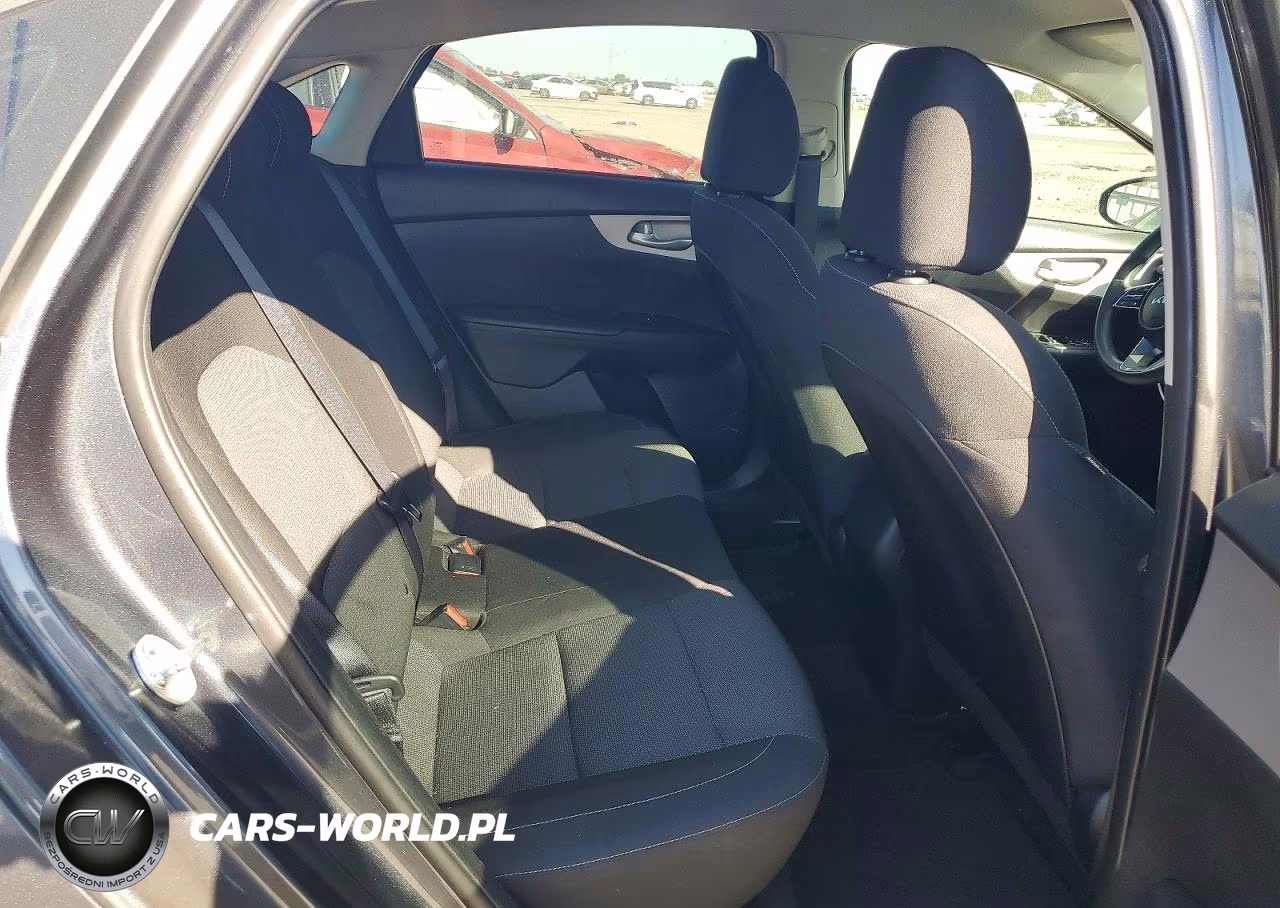 2024 Kia Forte Lxs VIN:3KPF24AD0RE715698 - 10