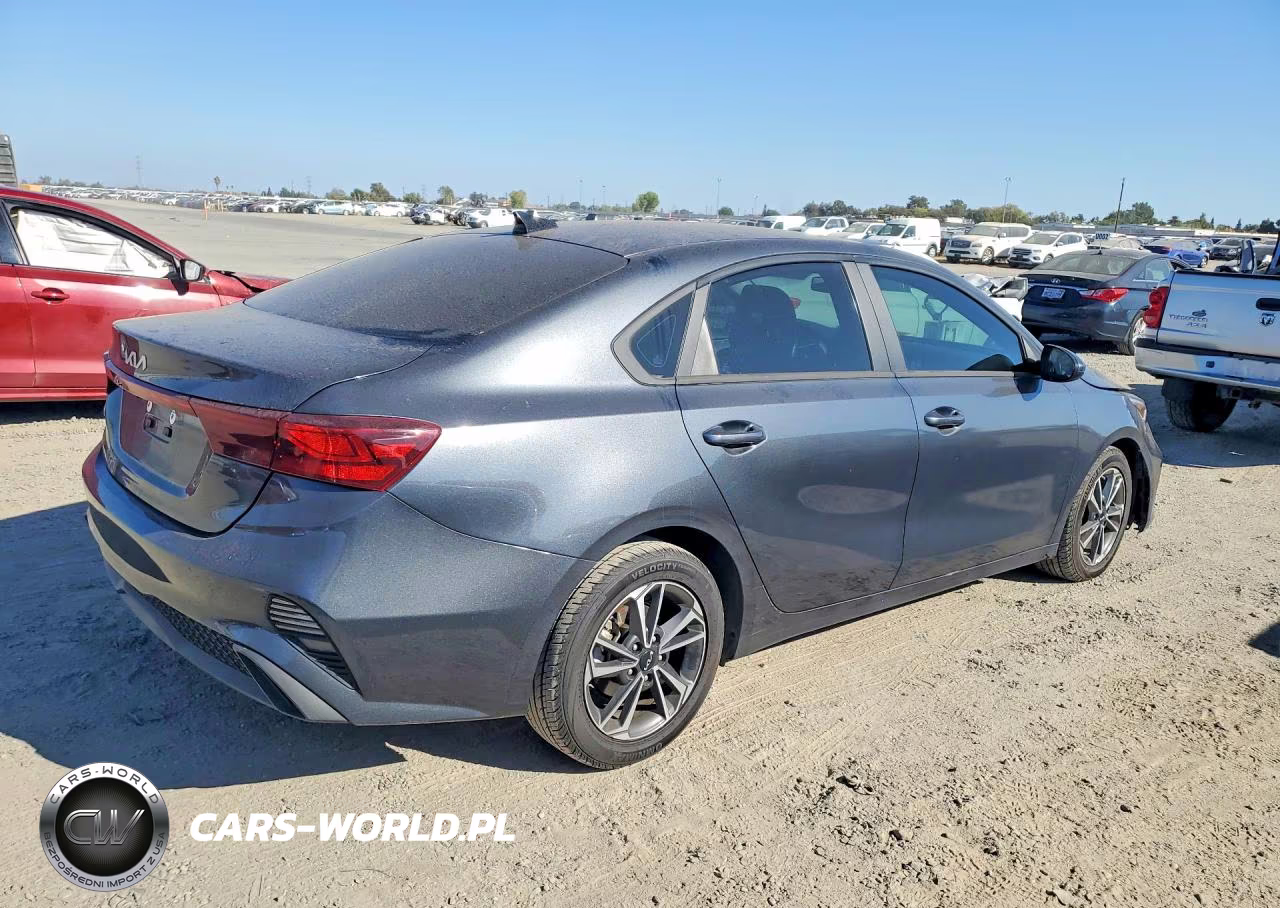 2024 Kia Forte Lxs VIN:3KPF24AD0RE715698 - 3