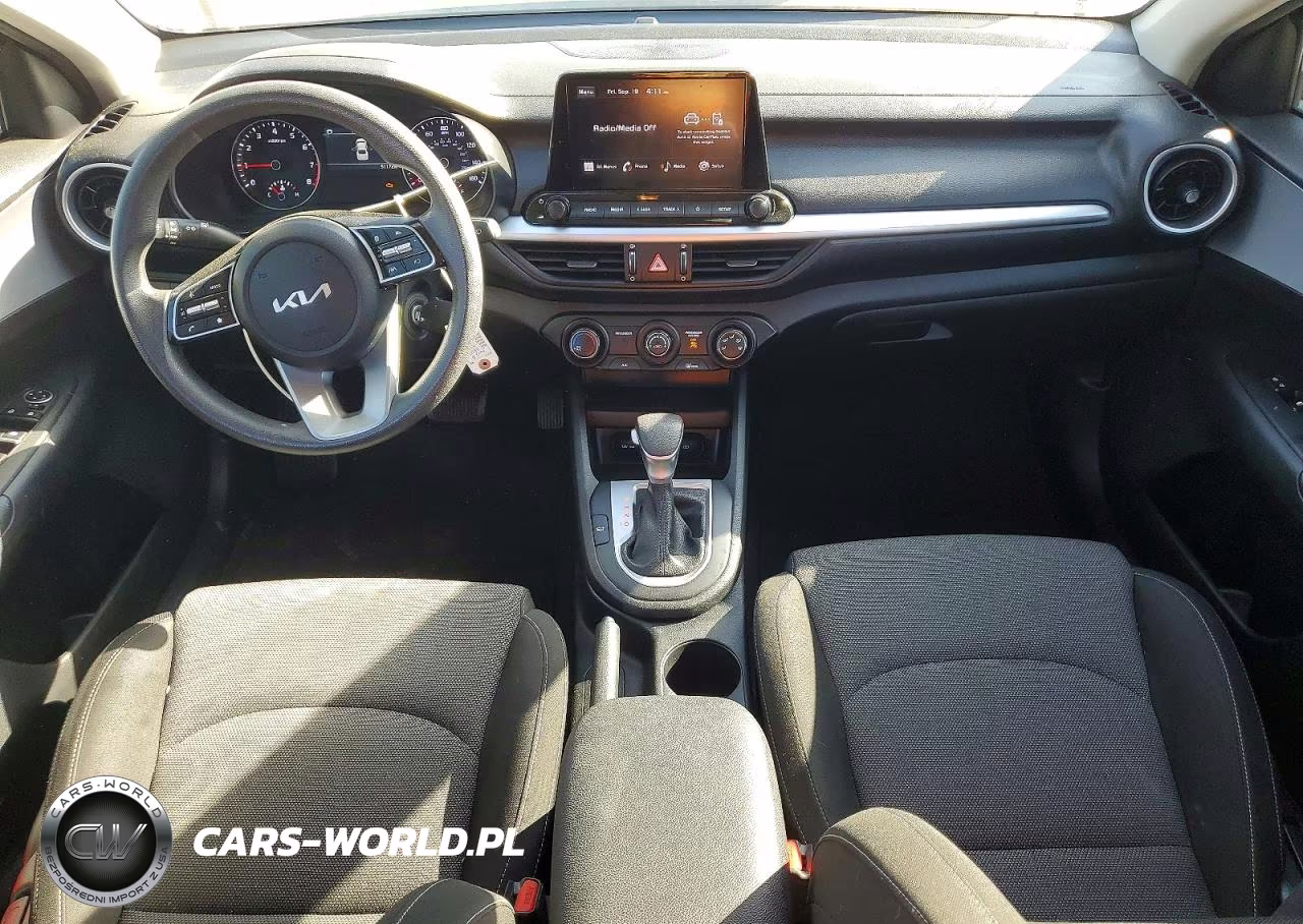 2024 Kia Forte Lxs VIN:3KPF24AD0RE715698 - 8