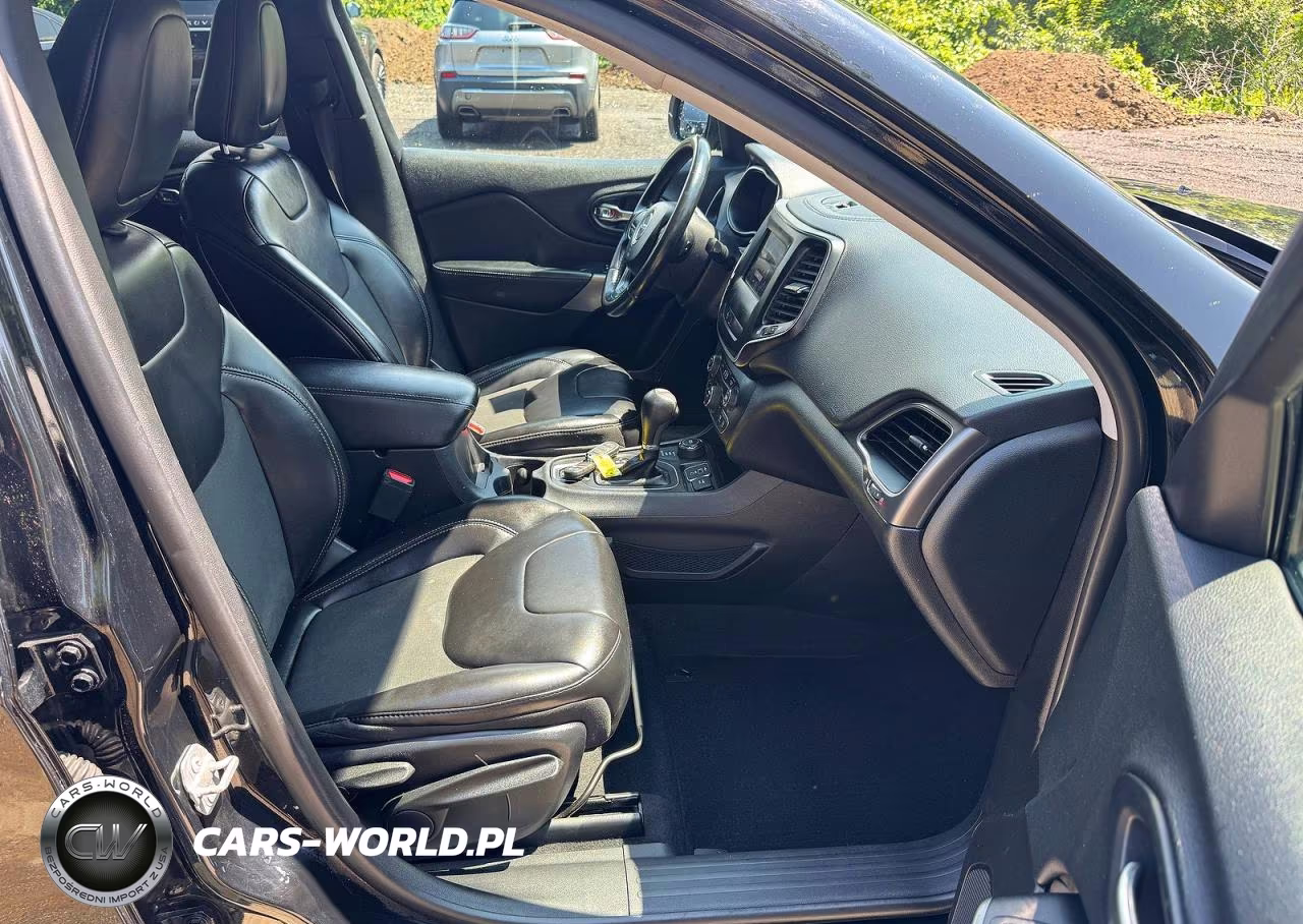 2019 Jeep Cherokee Latitude Plus VIN:1C4PJMLB9KD431013 - 5
