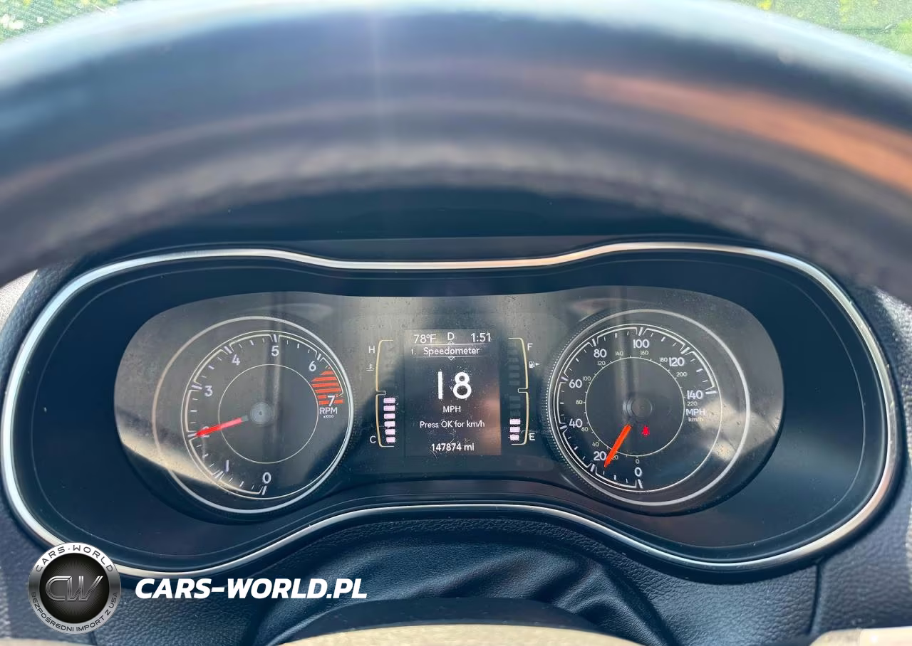 2019 Jeep Cherokee Latitude Plus VIN:1C4PJMLB9KD431013 - 8