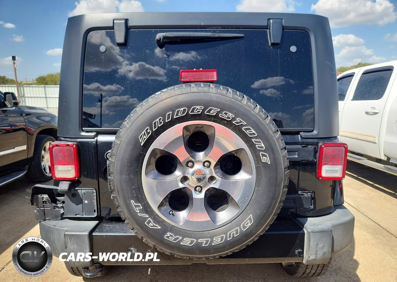2017 Jeep Wrangler Unlimited Sahara VIN:1C4BJWEG3HL696314 - 6