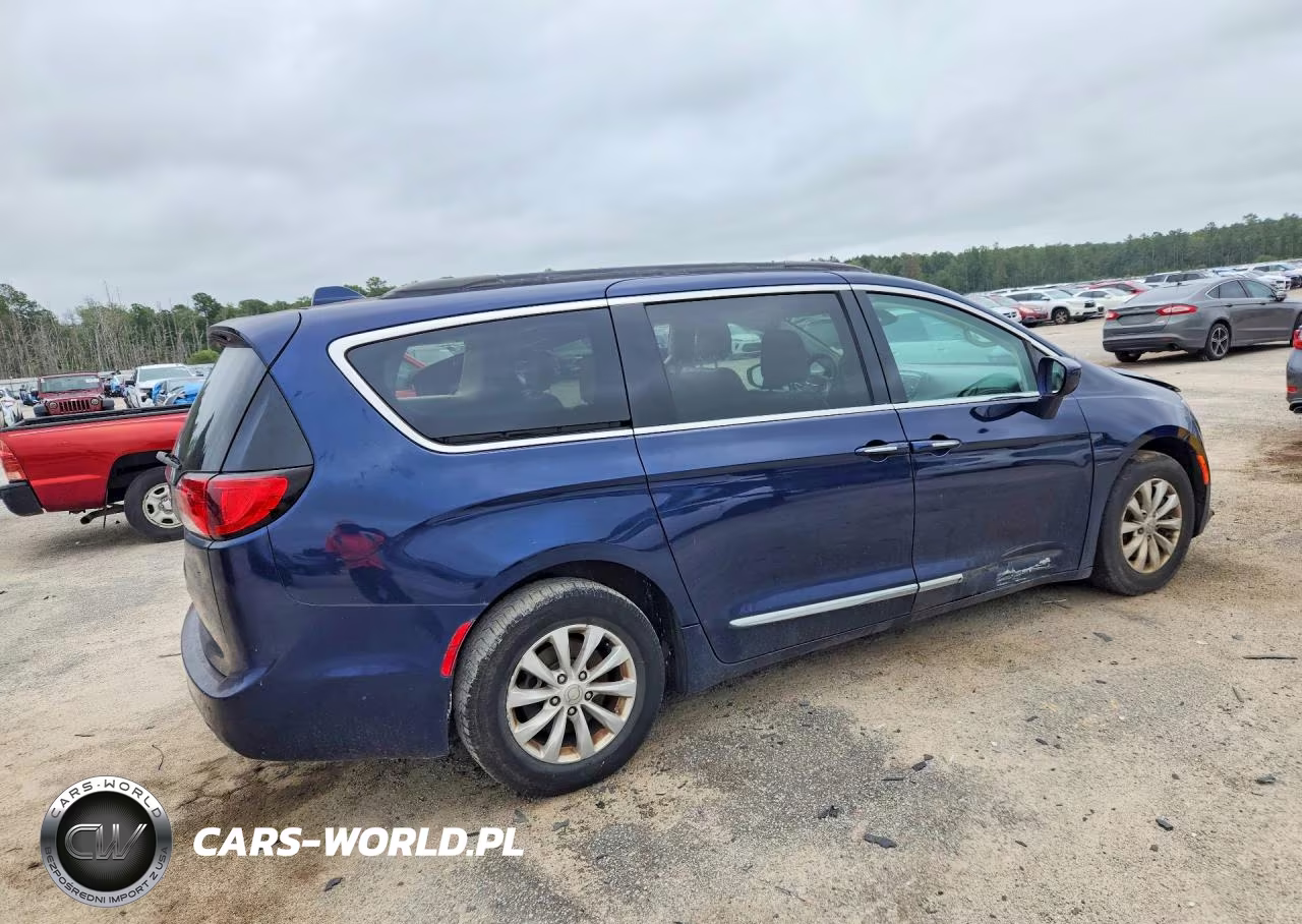 2017 Chrysler Pacifica Touring L VIN:2C4RC1BG9HR519239 - 3