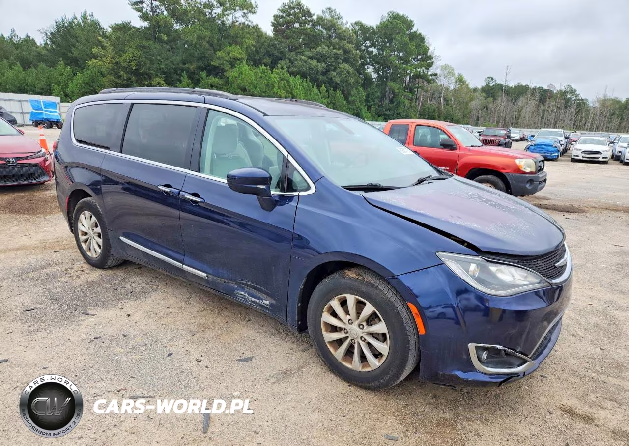 2017 Chrysler Pacifica Touring L VIN:2C4RC1BG9HR519239 - 4