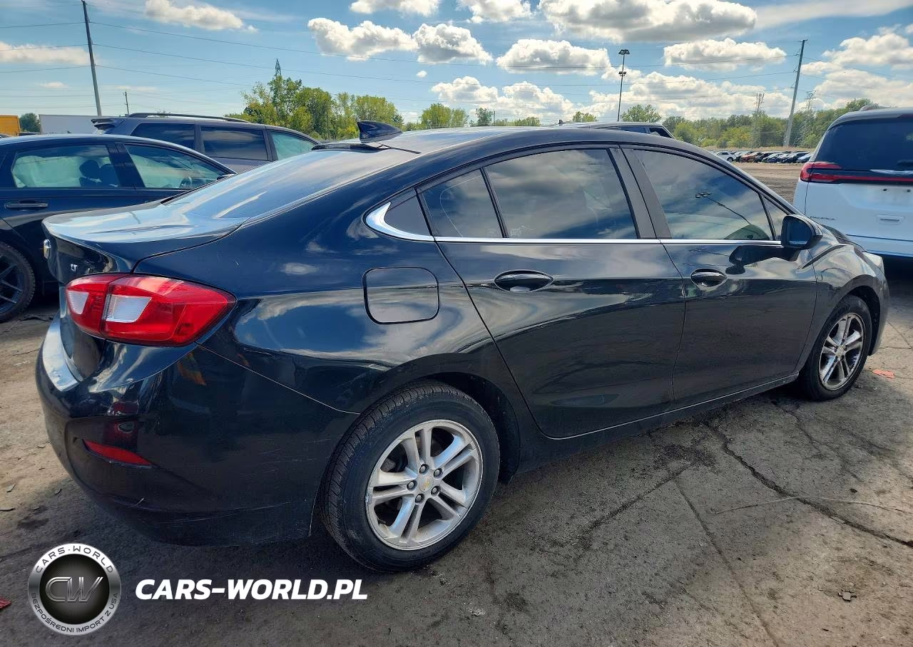 2018 Chevrolet Cruze Lt VIN:1G1BE5SM7J7117728 - 3