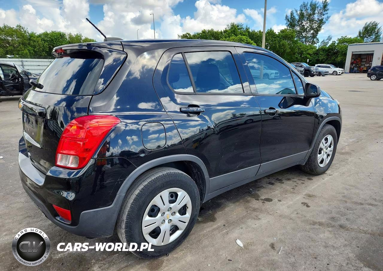 2019 Chevrolet Trax Ls VIN:3GNCJKSB9KL154627 - 3