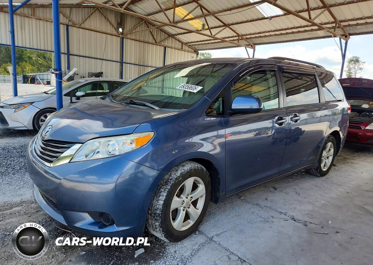 2014 Toyota Sienna Le – zdjęcie 1 z 13