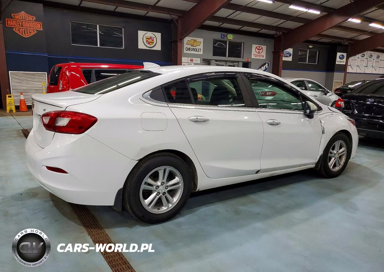 2018 Chevrolet Cruze Lt VIN:1G1BE5SM5J7176082 - 3