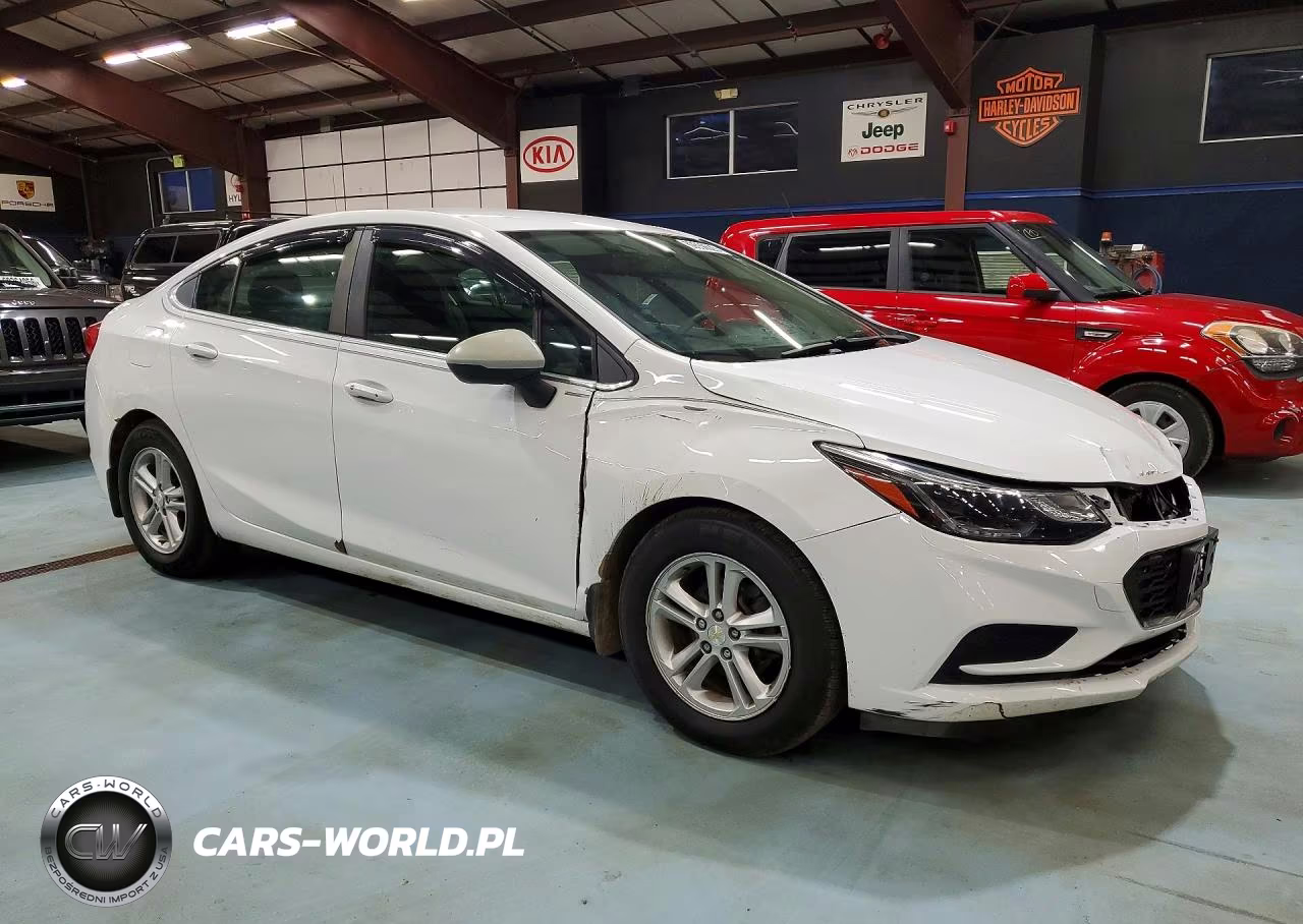 2018 Chevrolet Cruze Lt VIN:1G1BE5SM5J7176082 - 4