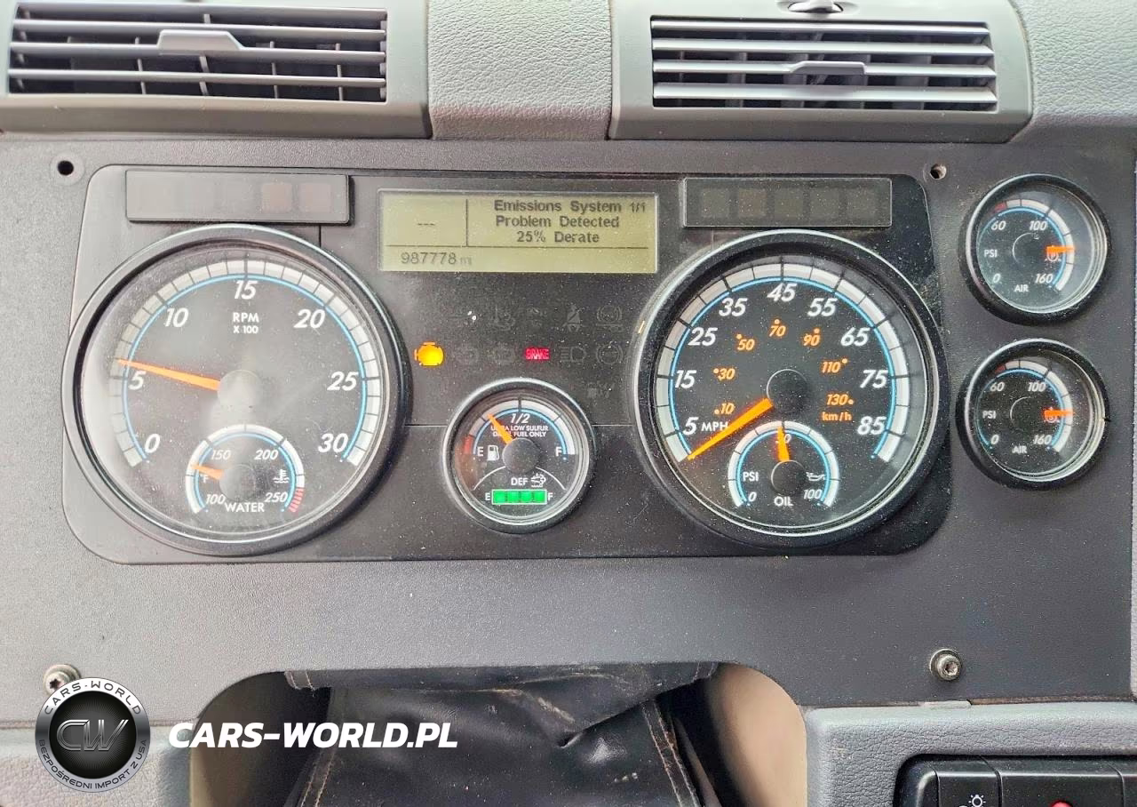 2015 Freightliner Cascadia 125 VIN:3AKJGLD59FSGL2834 - 9