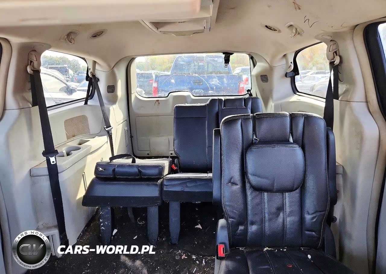2014 Chrysler Town & Country Touring VIN:2C4RC1BG6ER124897 - 10